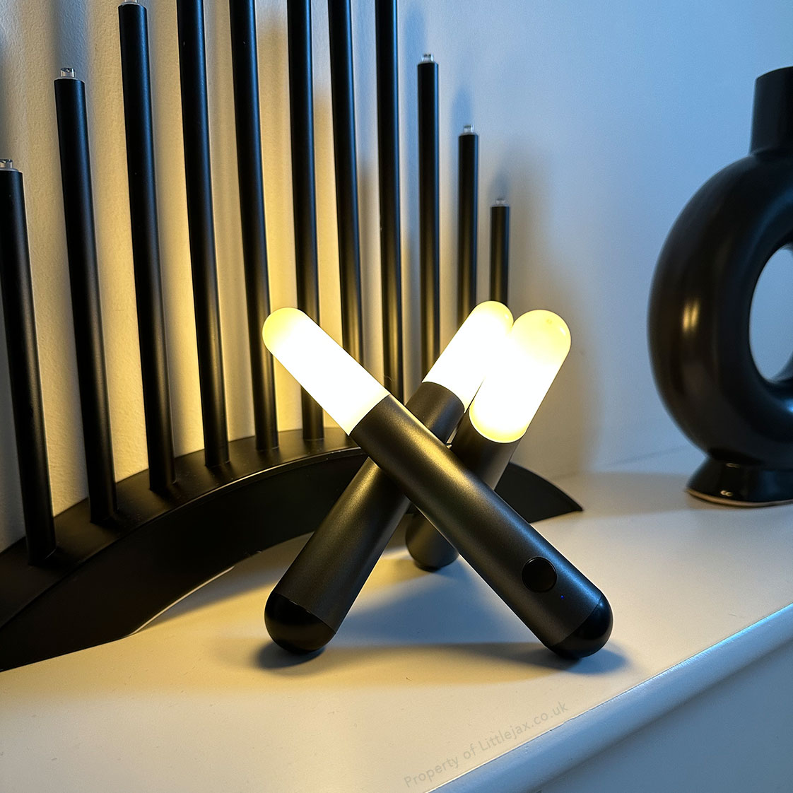 Three-Head Adjustable Lamp for Versatile Lighting
