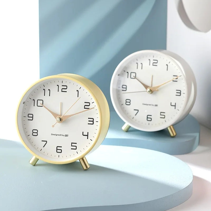 Stylish Battery-Operated Desk Clock with Silent Sweep