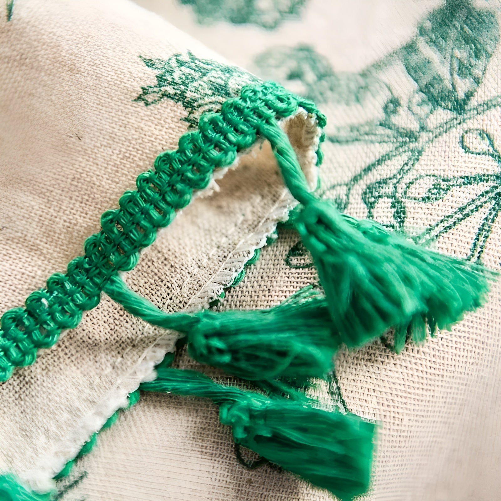 Elegant Botanical-Inspired Tablecloth with Playful Tassels