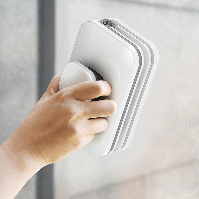 Dual-Sided Magnetic Window Cleaning Wizard