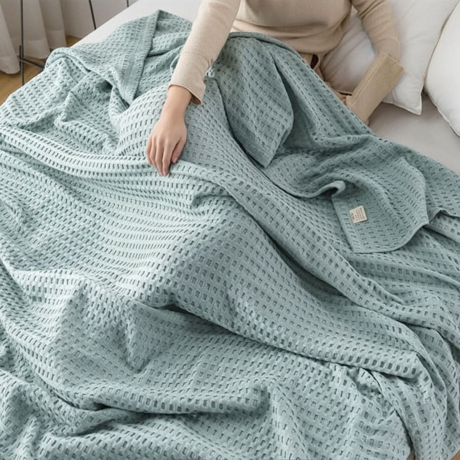 BreezeComfort - Year-Round Waffle Knit Throw Blanket