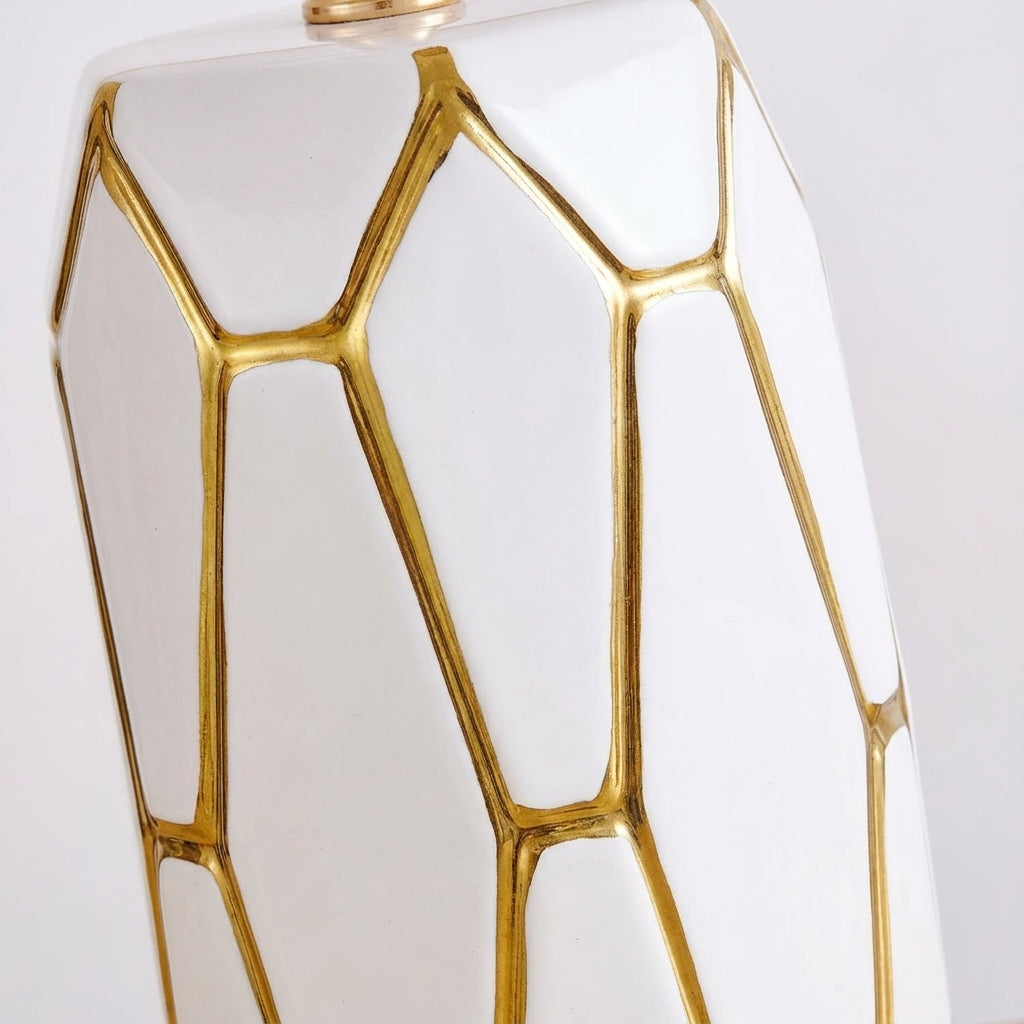 Nostalgic Ceramic Table Lamp - Stylish Home Lighting
