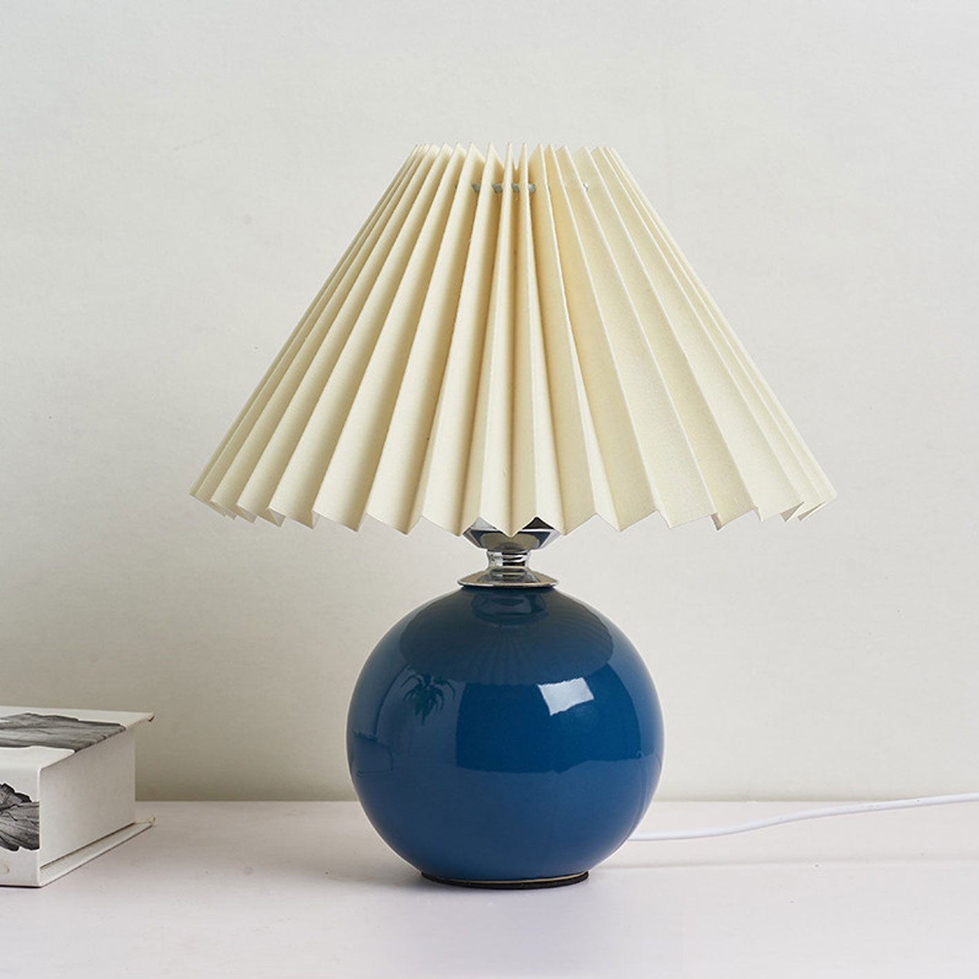Sleek Ceramic Table Lamp for Contemporary Spaces