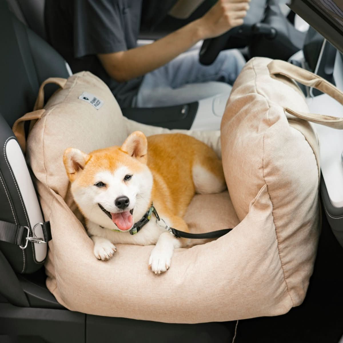 TravelBuddy - Adjustable Dog Seat Bed with Secure Straps for Ultimate Comfort