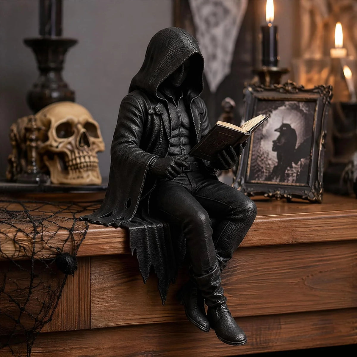 Bookshelf Figurine Hooded Reader Resin Compact