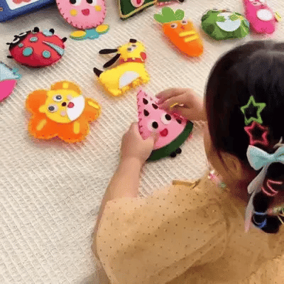 Children's Sewing Kit Beginner Kid-Safe Needles & Felt Dolls