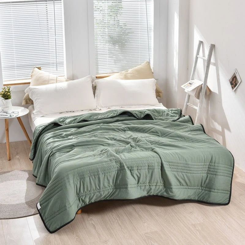 Cooling Blanket Moisture-Wicking Breathable & Hypoallergenic