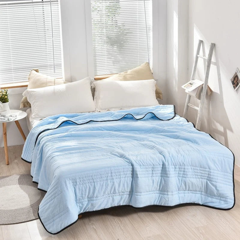 Cooling Blanket Moisture-Wicking Breathable & Hypoallergenic