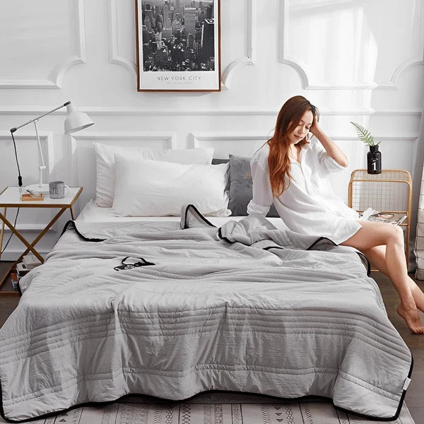 Cooling Blanket Moisture-Wicking Breathable & Hypoallergenic