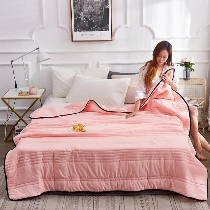 Cooling Throw Blanket Moisture-Wicking Hypoallergenic Polyester