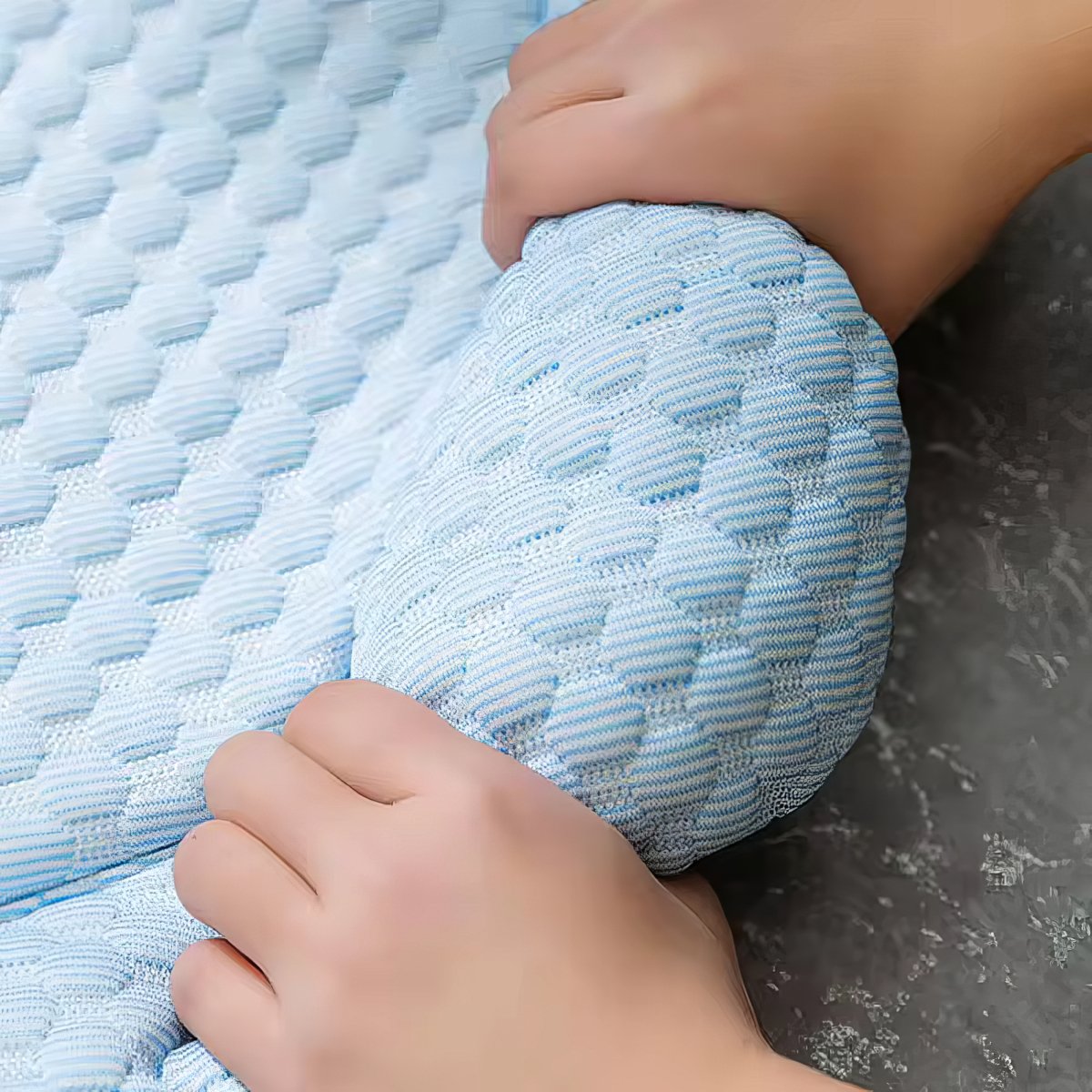 Dog Cooling Mat Temperature-Regulating Non-Slip & Moisture-Resistant