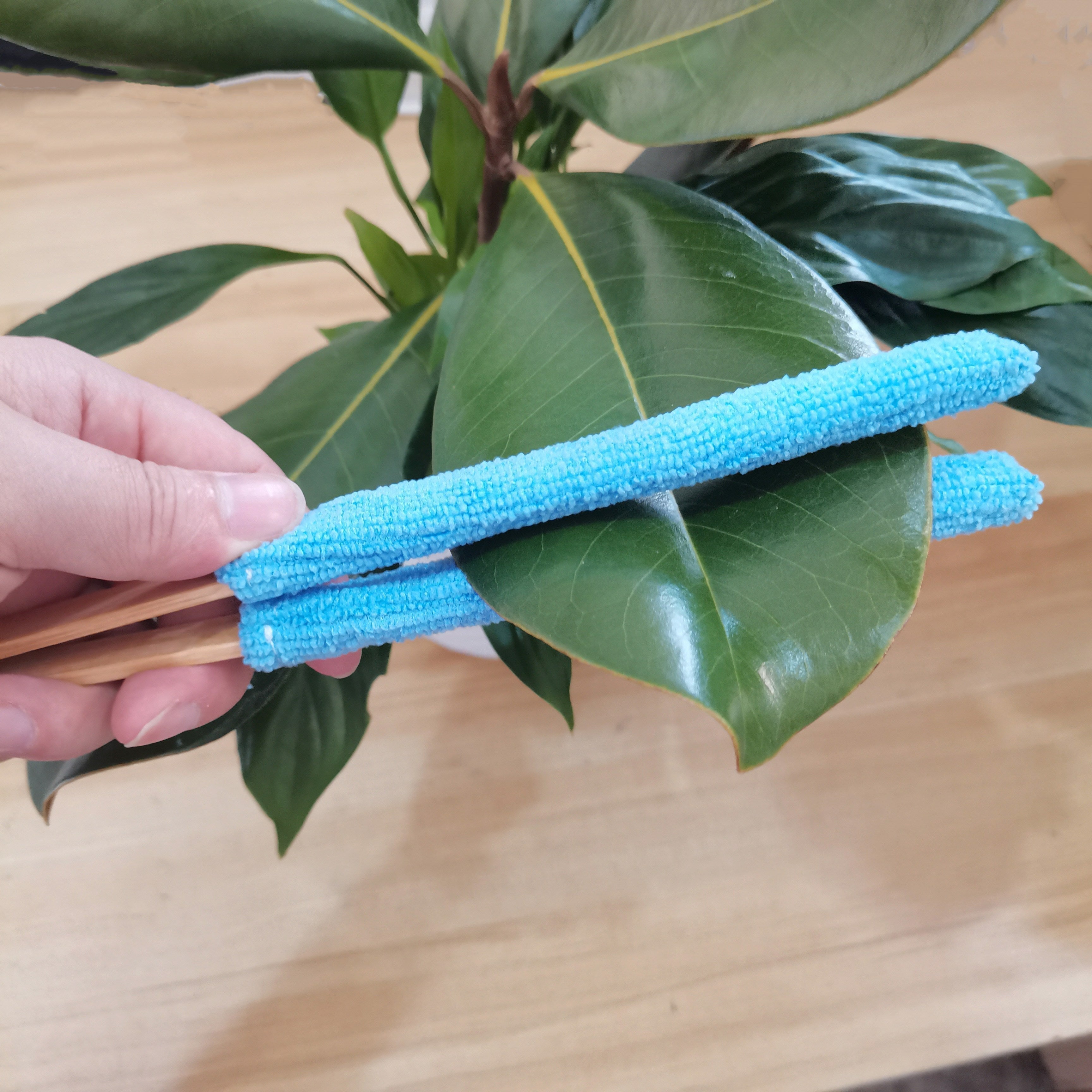 Dust Brush Microfiber Bristles Ergonomic Wooden Handle
