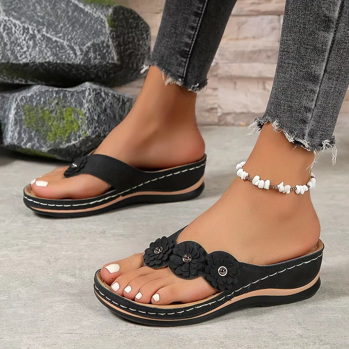 Flip-Flops Flower Appliqués Ergonomic Cushioned Footbed Non-Slip