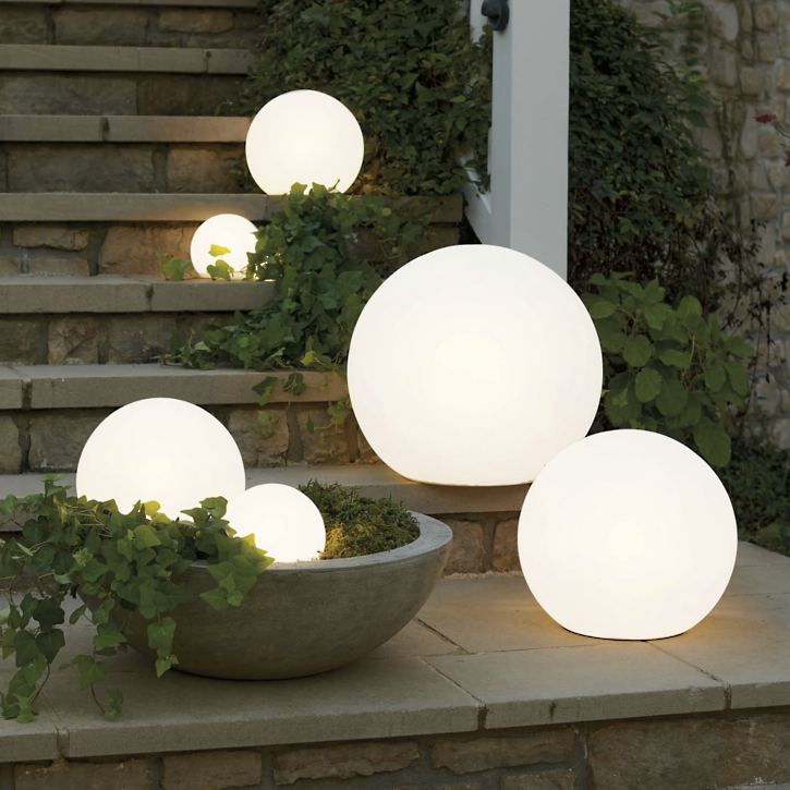Garden Sphere Light 16-Color Remote Control Weatherproof 16-Hour Battery