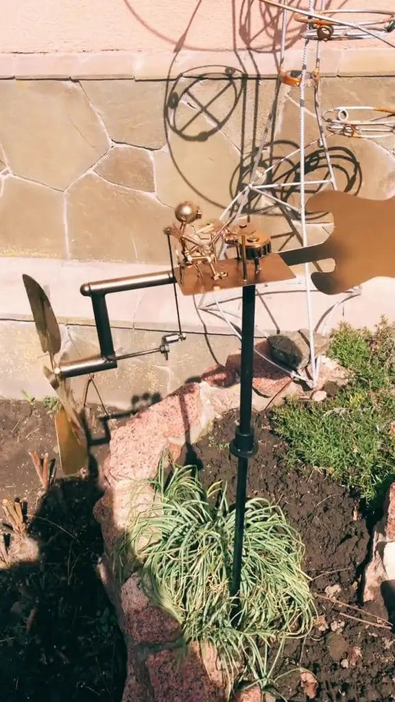 Garden Wind Spinner Wind-Powered Musician Figure