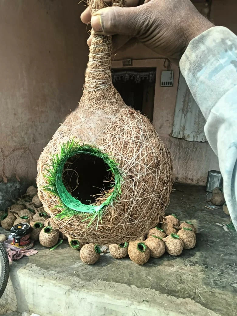 Hanging Bird Nest Coconut Fiber Weather-Resistant & Breathable
