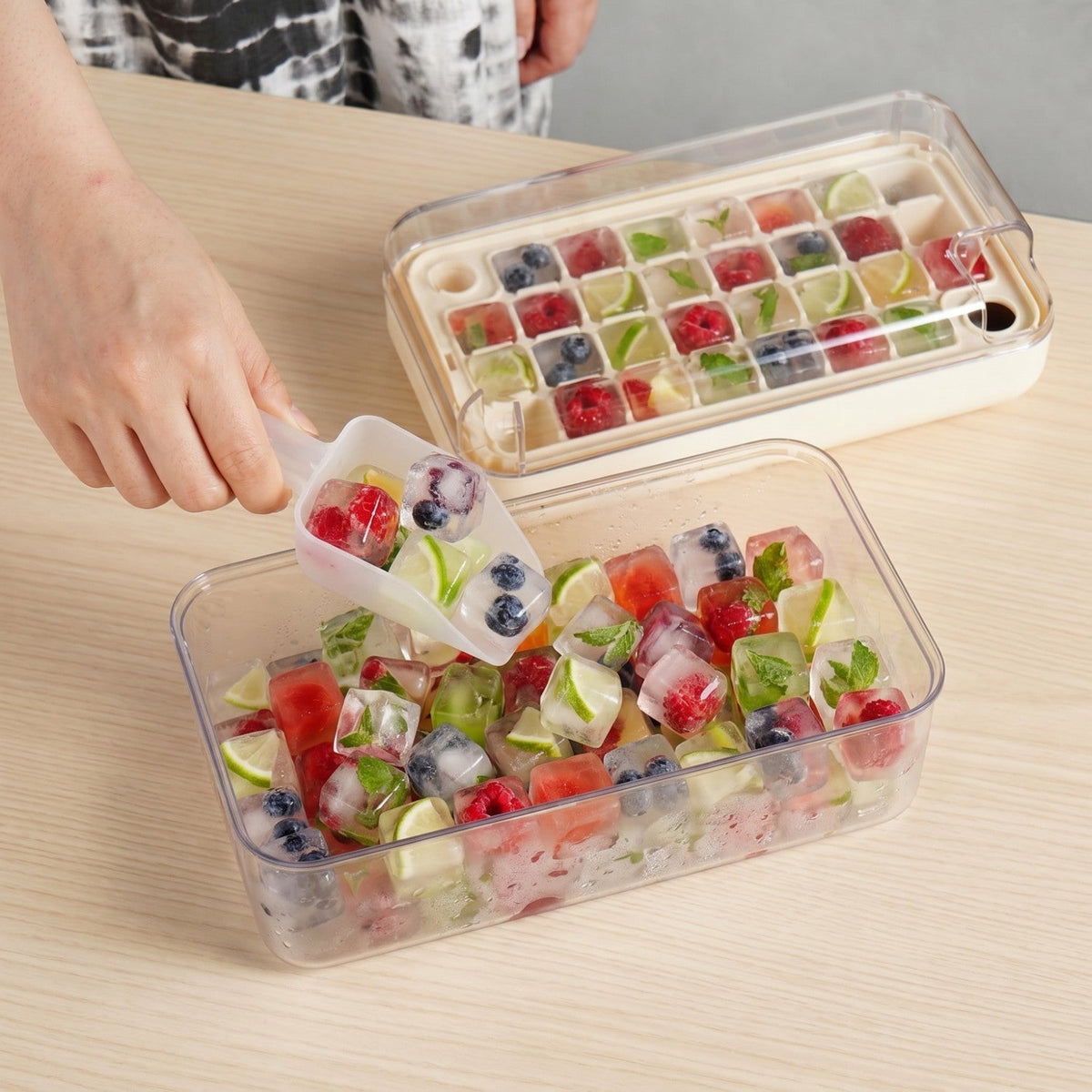 Ice Cube Tray One-Press Release 32-Cube Storage & Scoop