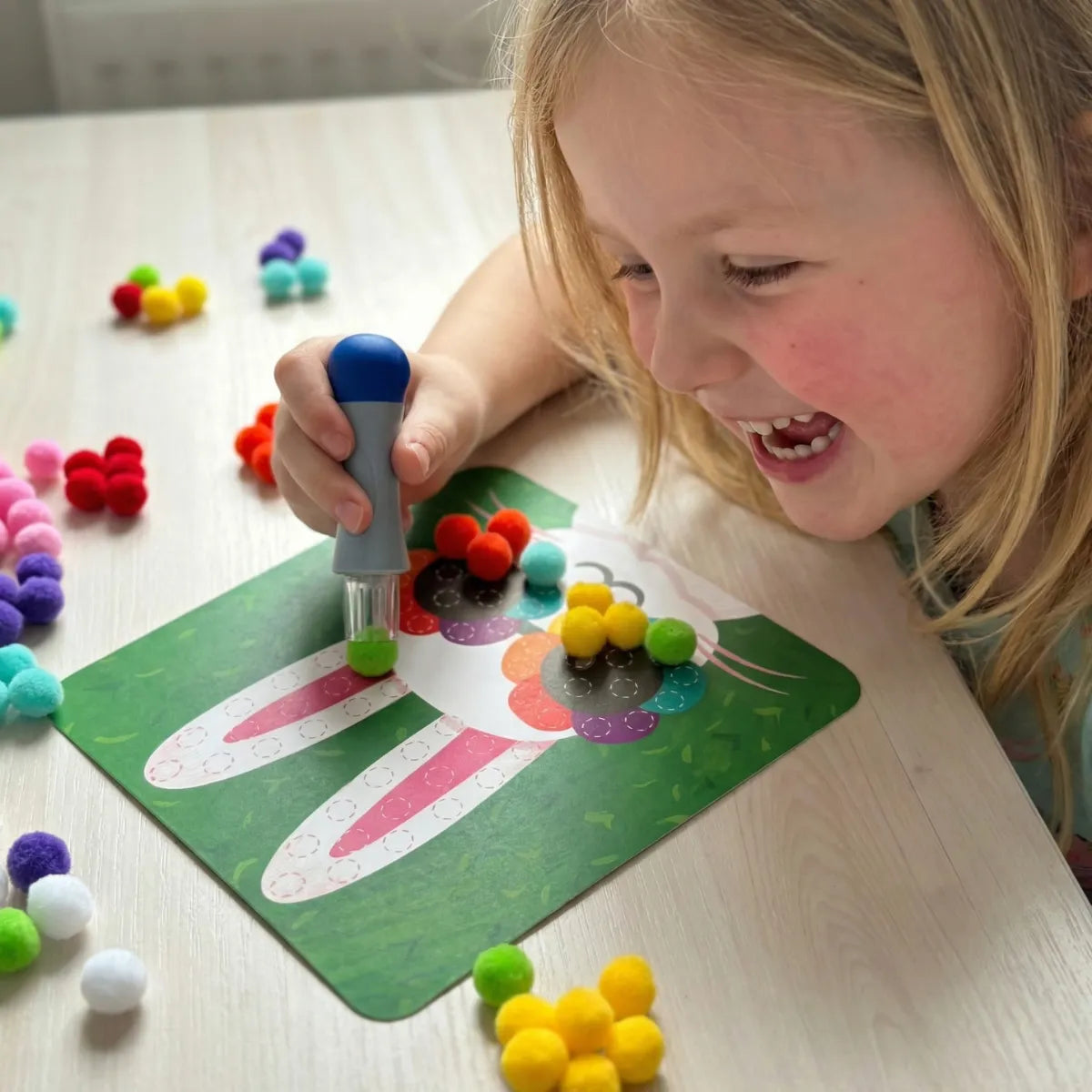 Kids Pom-Pom Kit Mess-Free Tool 600 Multicolored Pieces