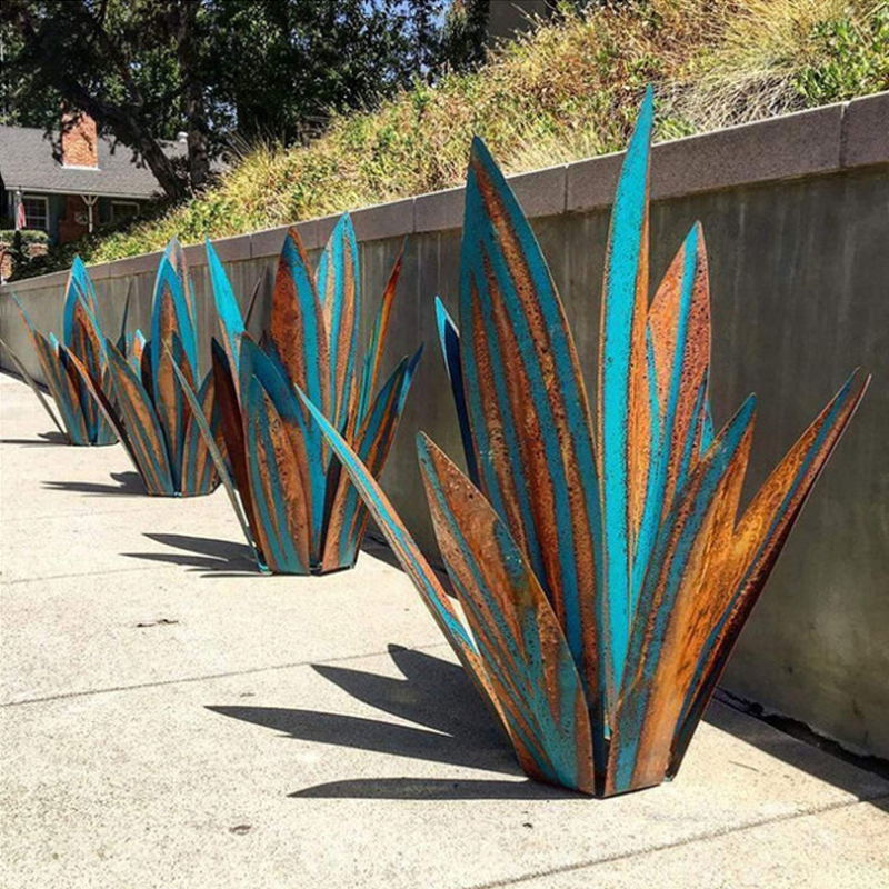 Outdoor Garden Light Handcrafted Metal Agave Solar-Powered & Weatherproof