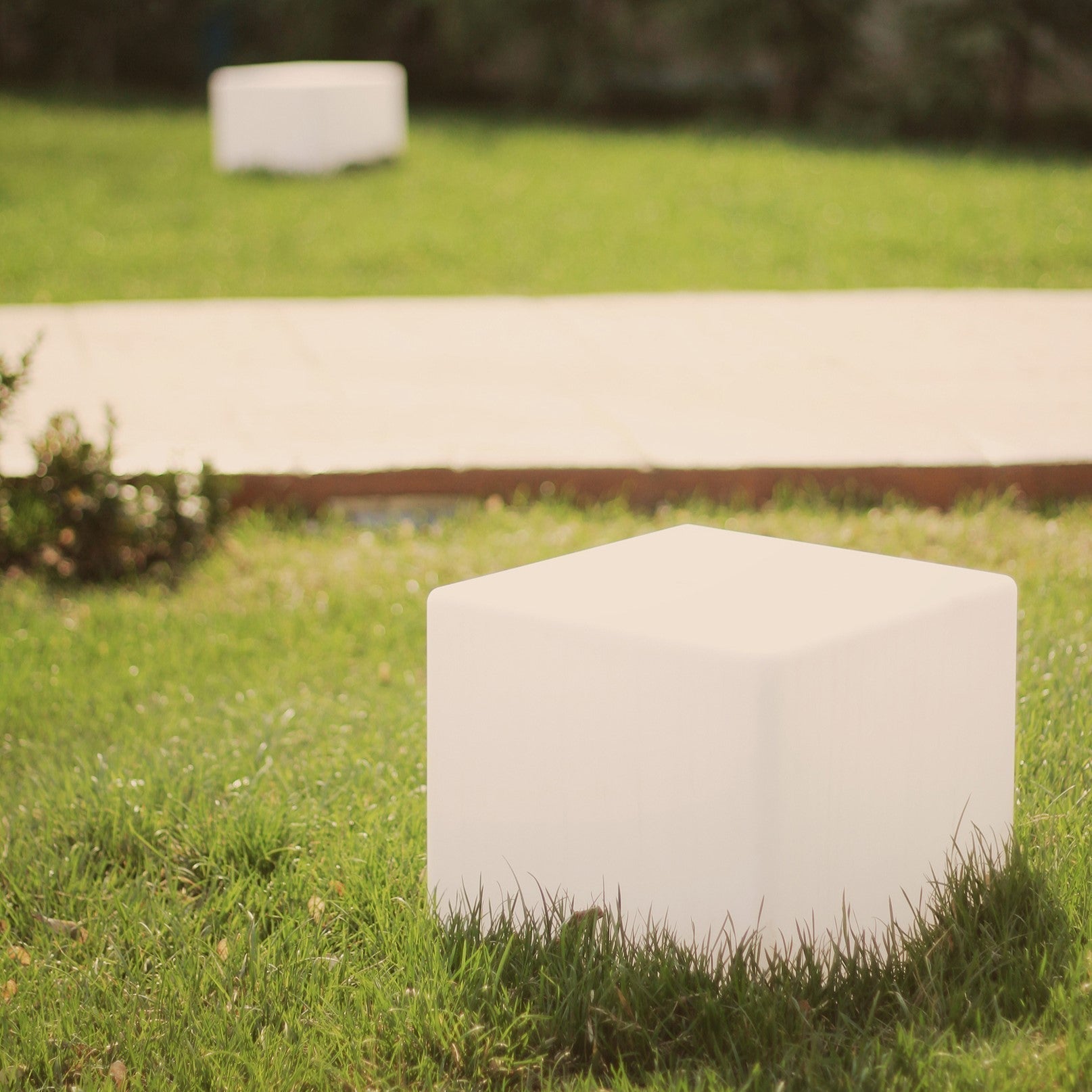 Outdoor LED Cube Light Weatherproof USB-C & Solar