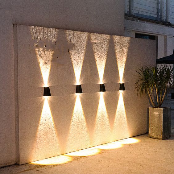 Outdoor Solar Wall Light Wireless & Automatic Weatherproof 10-Hour Runtime