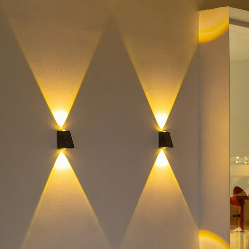 Outdoor Solar Wall Light Wireless & Automatic Weatherproof 10-Hour Runtime