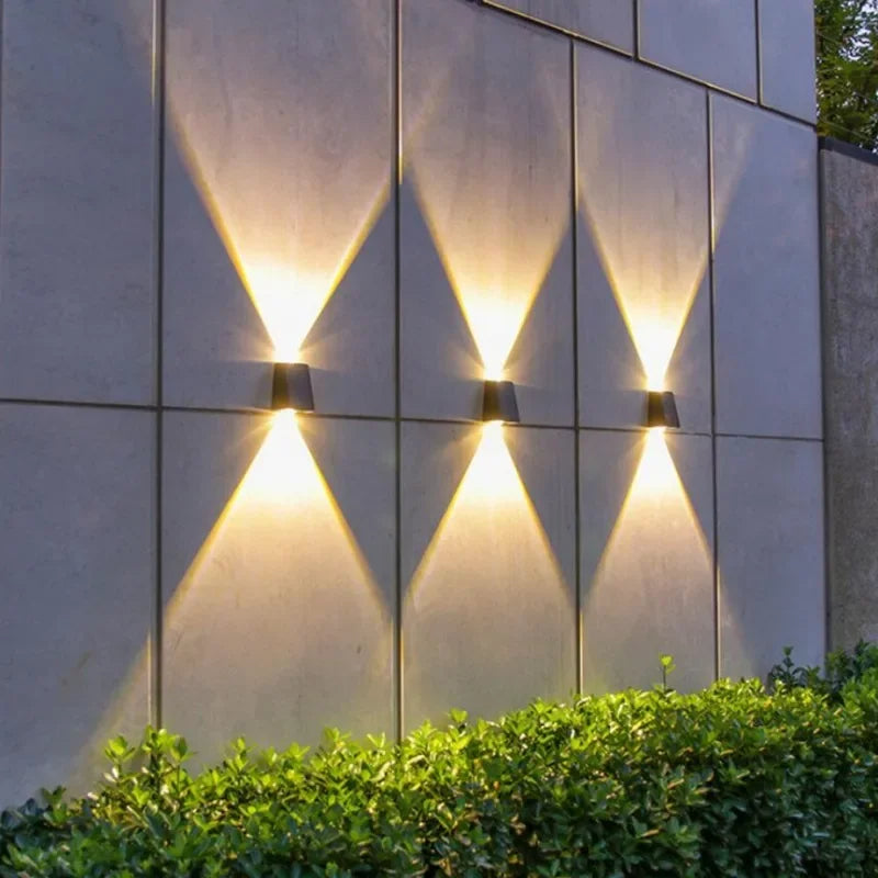 Outdoor Solar Wall Light Wireless & Automatic Weatherproof 10-Hour Runtime