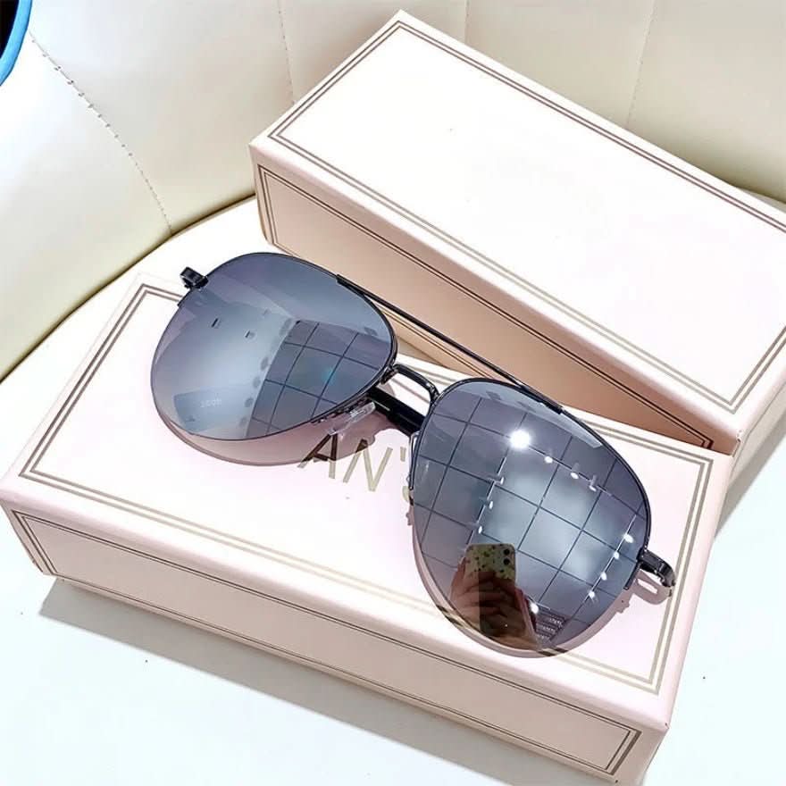 Pilot Sunglasses UV400 Gradient Lenses Lightweight Alloy Frame