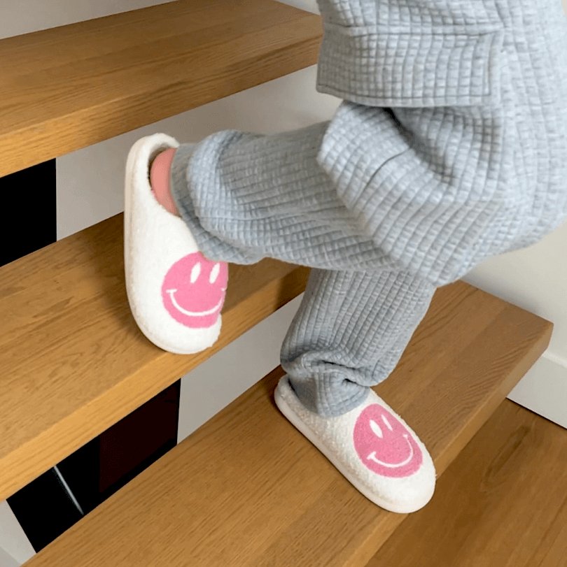 Plush Slippers Smiley Design Soft Lining Non-Slip Sole