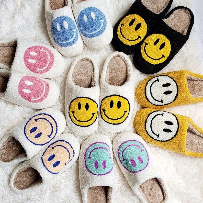 Plush Slippers Smiley Design Soft Lining Non-Slip Sole
