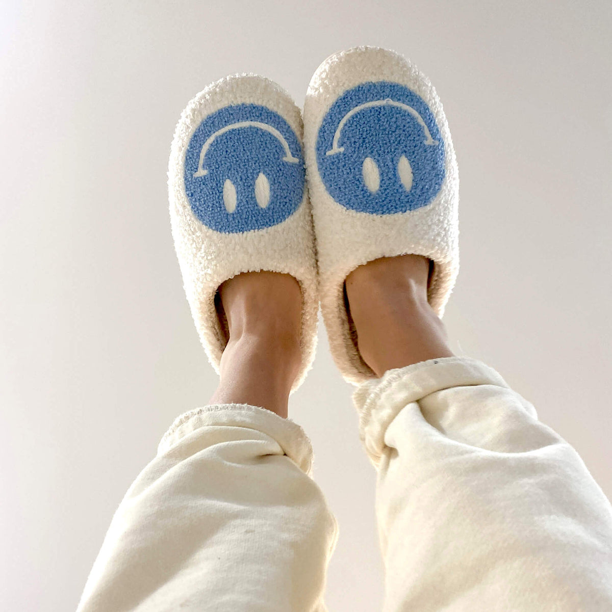 Plush Slippers Smiley Design Soft Lining Non-Slip Sole