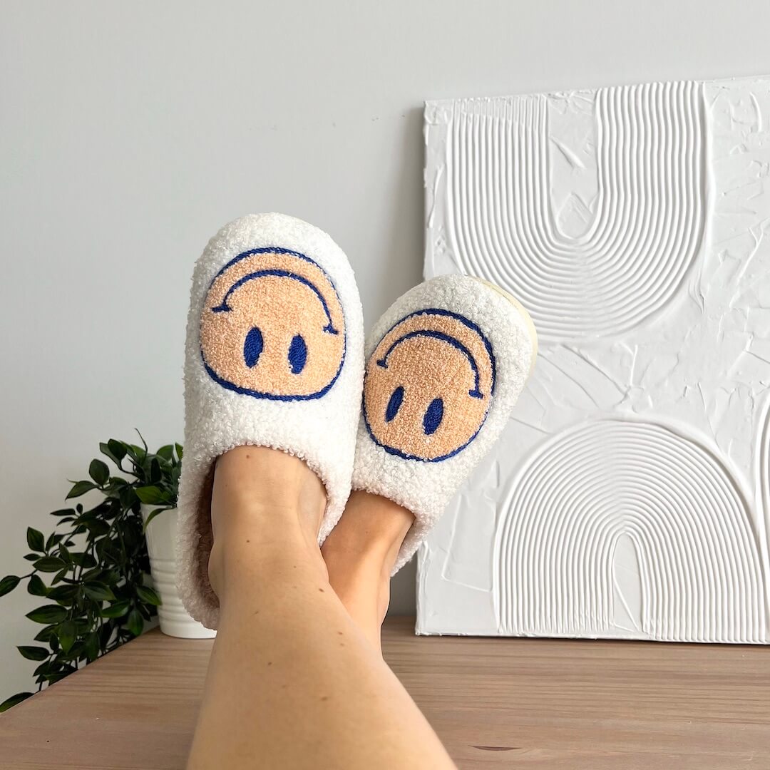 Plush Slippers Smiley Design Soft Lining Non-Slip Sole