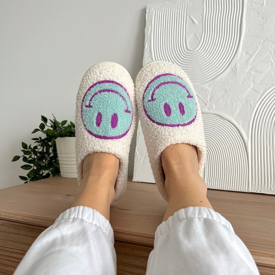 Plush Slippers Smiley Design Soft Lining Non-Slip Sole