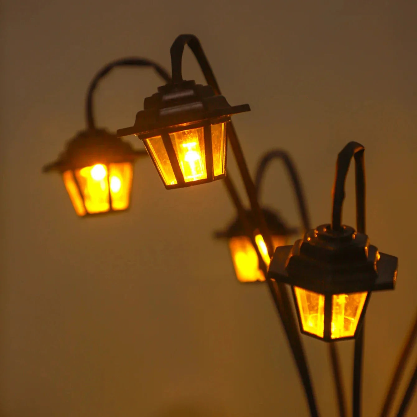 Solar Garden Lantern Retro Street Lamp Dusk Sensor