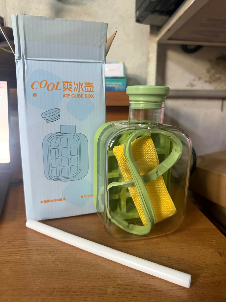 Water Bottle Built-In Ice Mold Leak-Proof Silicone Grip