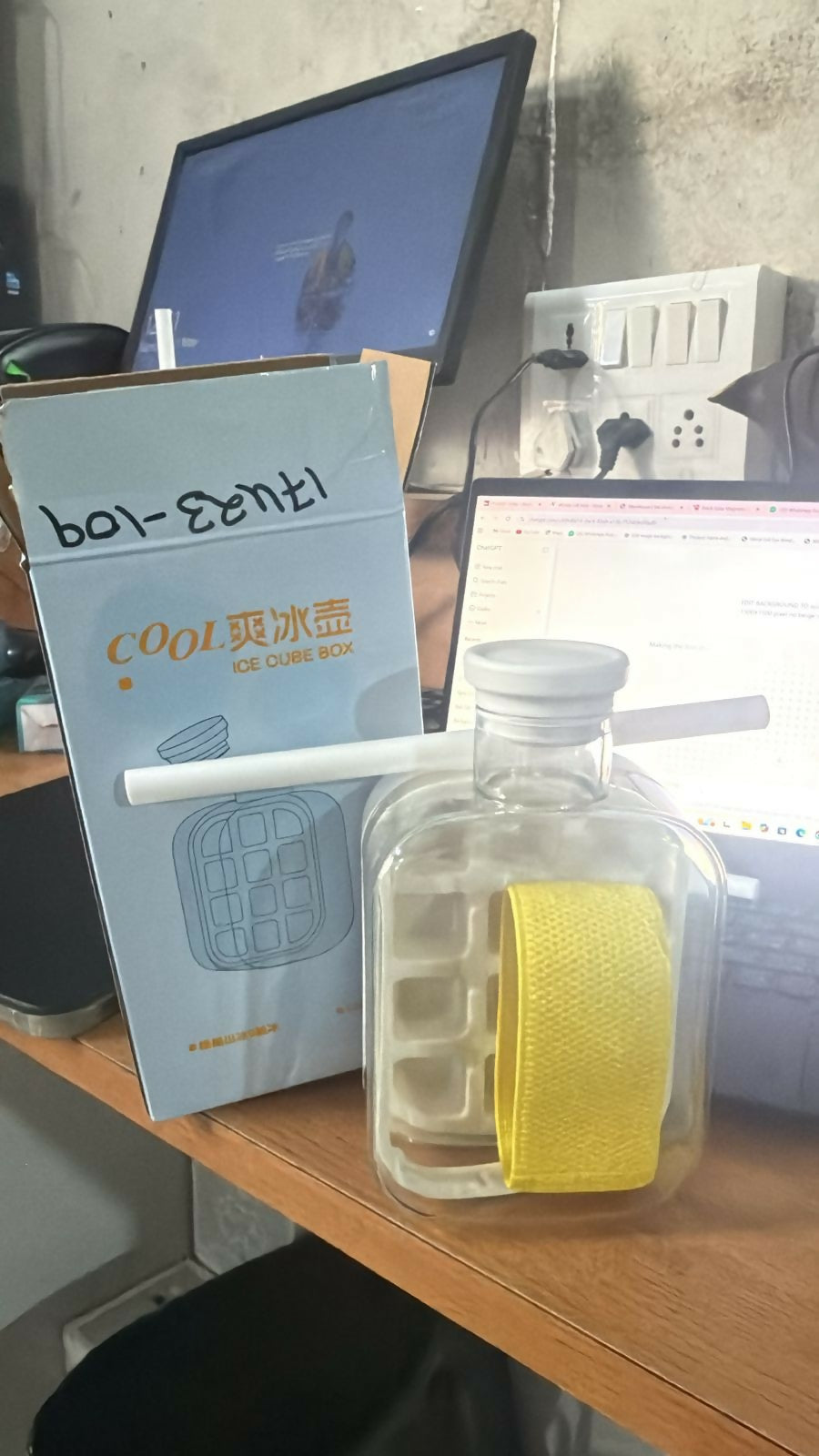Water Bottle Built-In Ice Mold Leak-Proof Silicone Grip