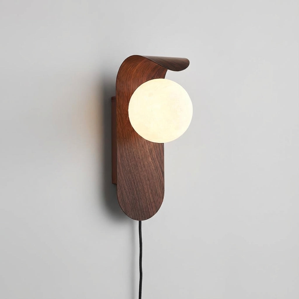 Wall Lamp with Curved Frame