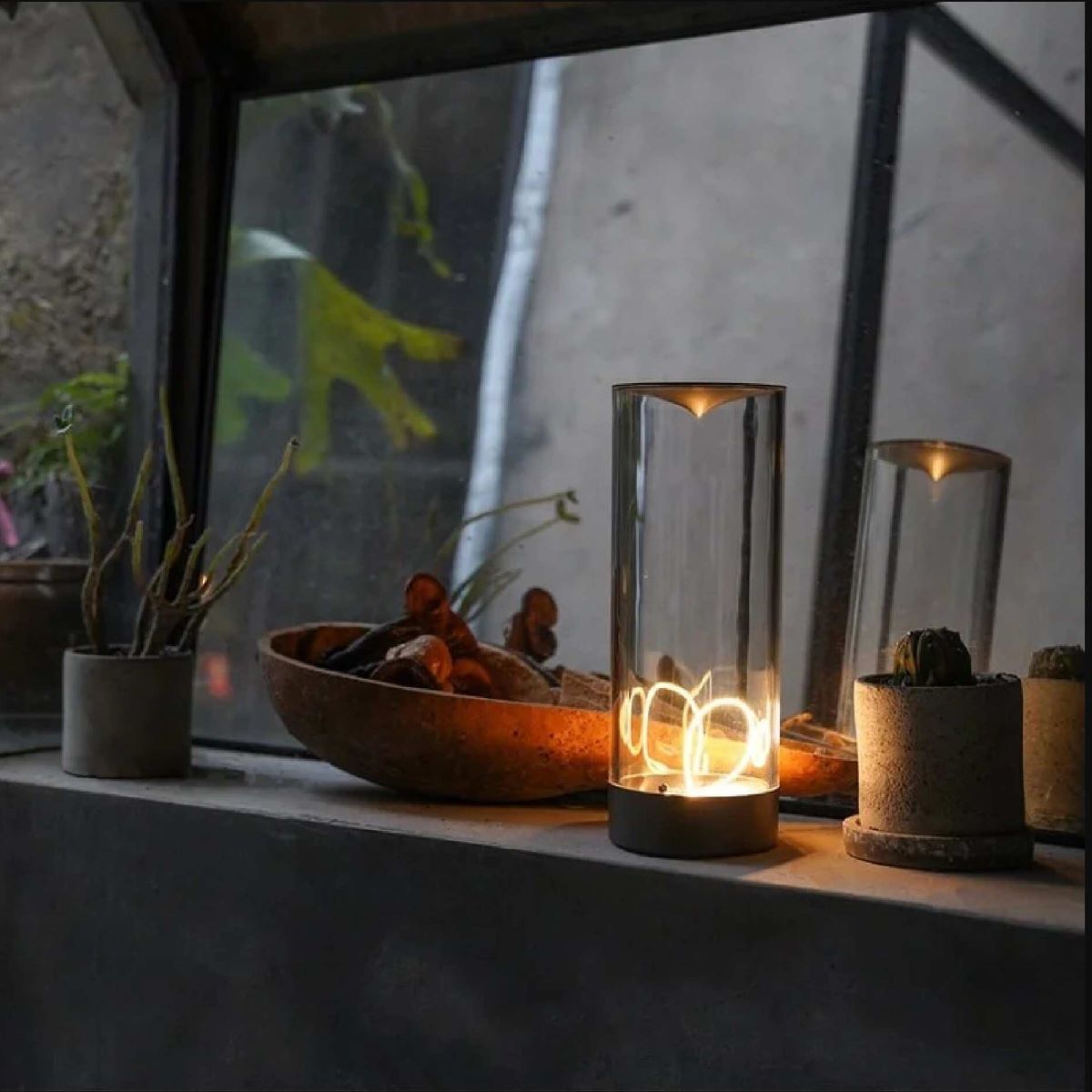 Cylindrical Wireless Table Lamp - Beam of Light