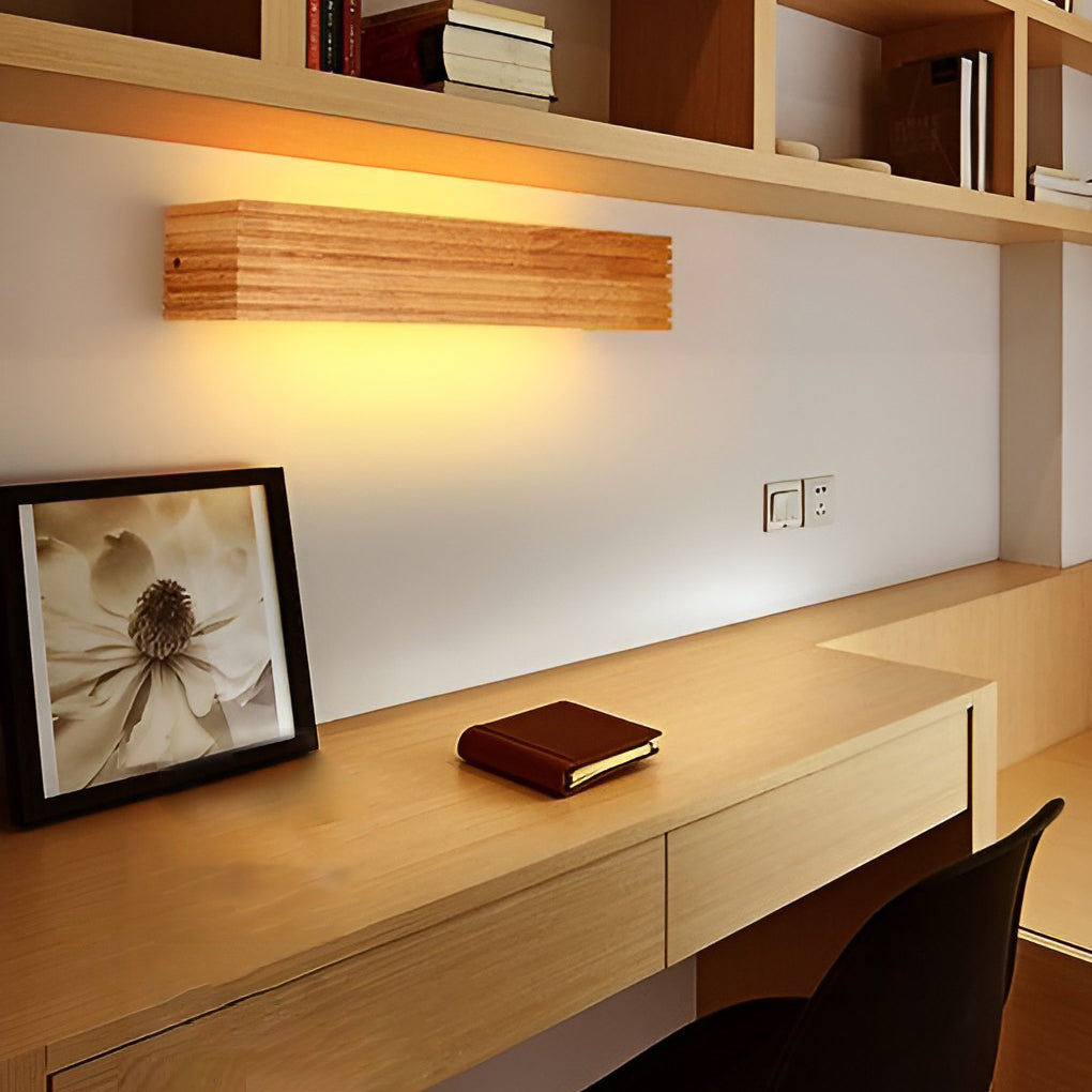 Elegant Wall-Mounted Light Fixture with Natural Finish