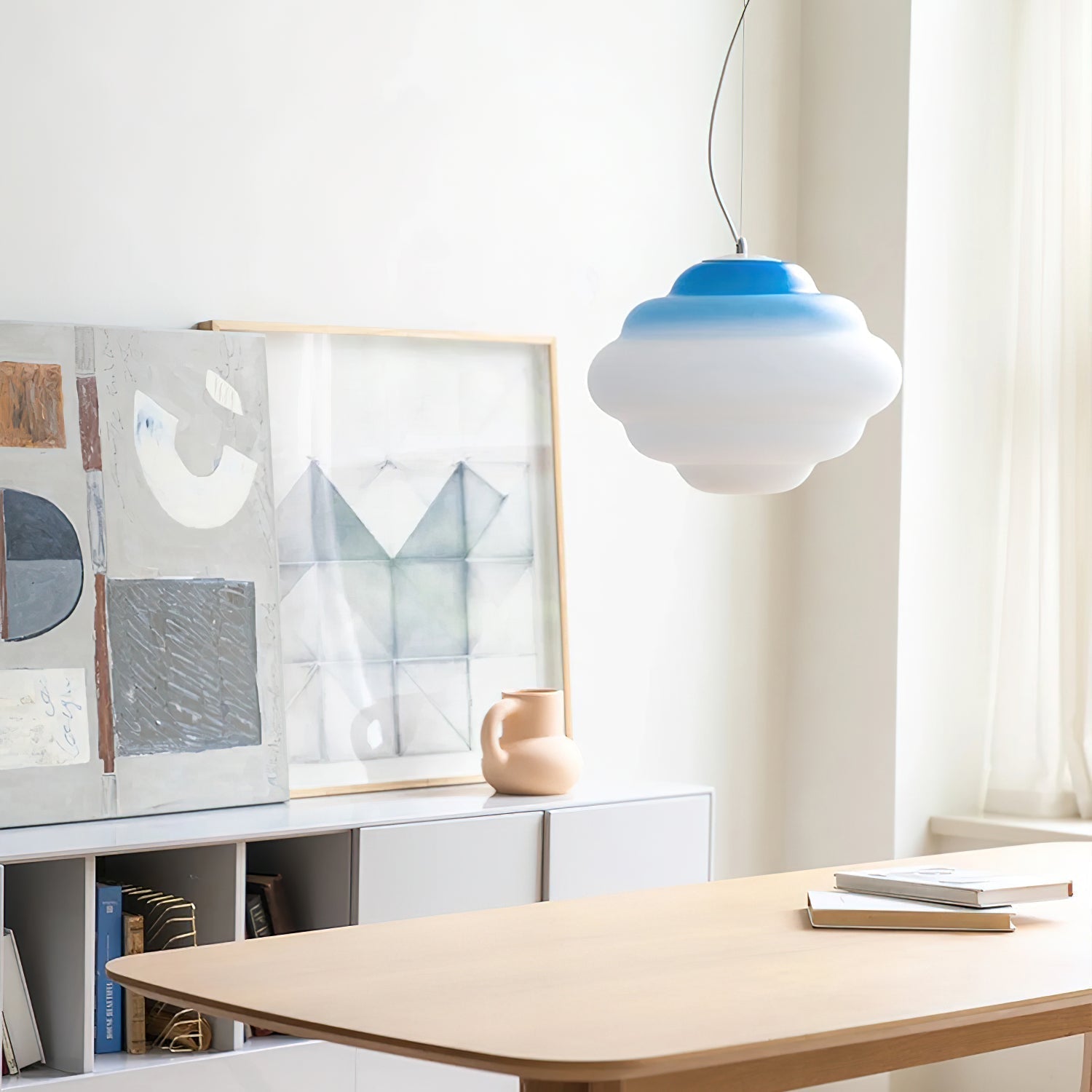 Gradient Pendant Light with Soft Light Diffusion