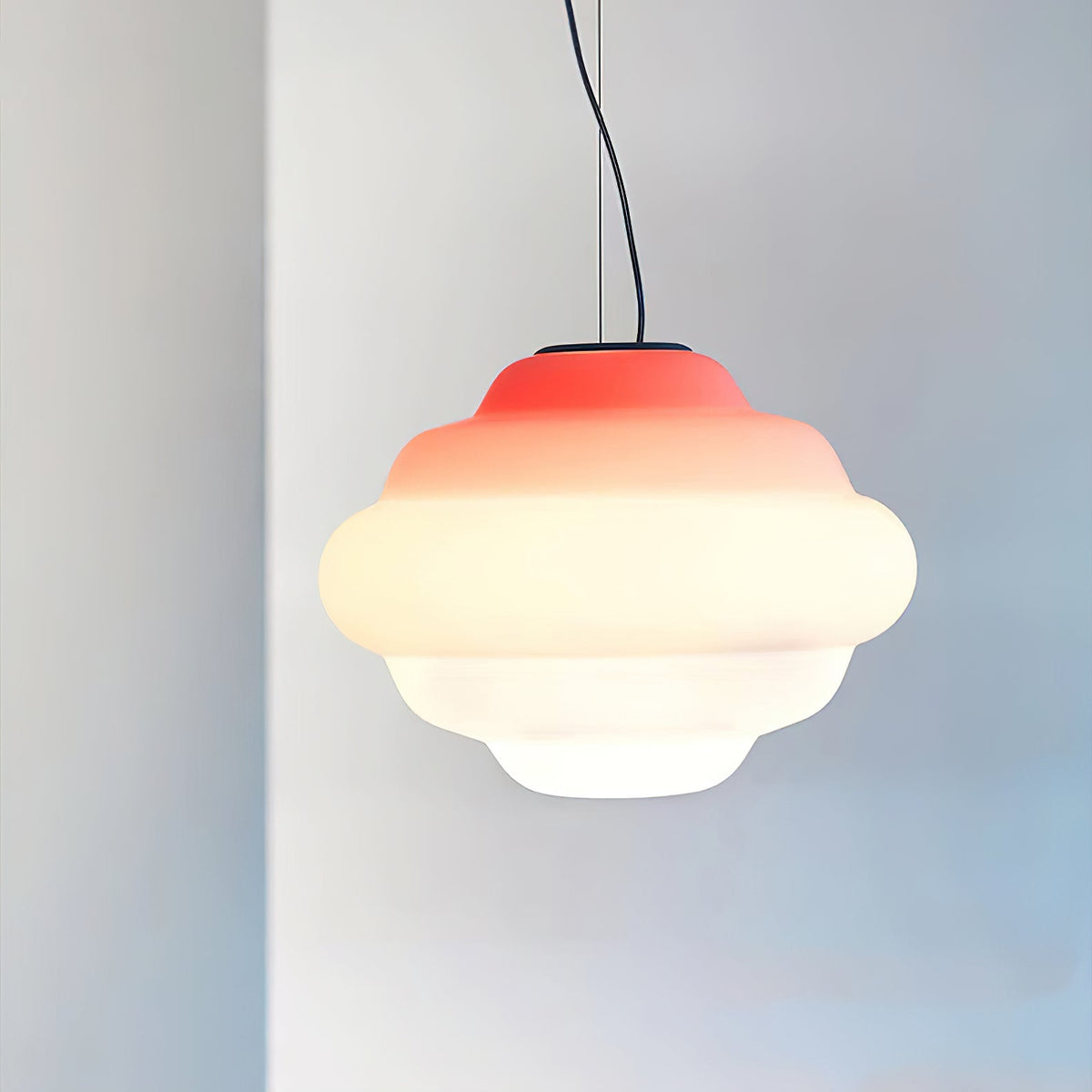 Gradient Pendant Light with Soft Light Diffusion