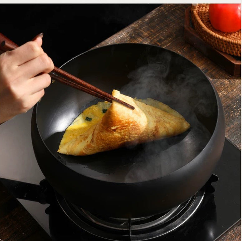 Handcrafted Iron Skillet with Wooden Handle – 24–28 cm