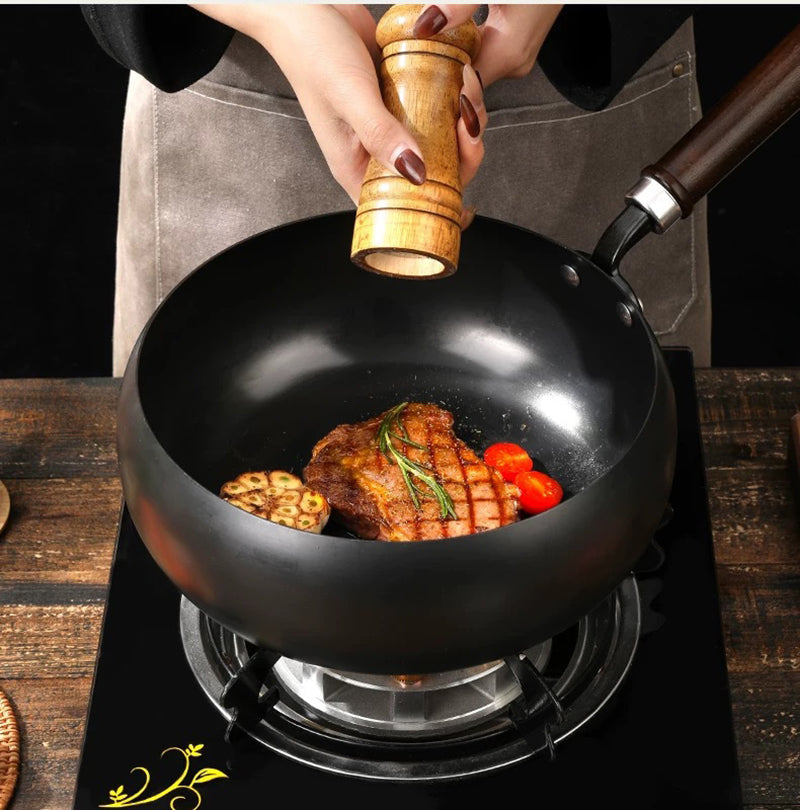 Handcrafted Iron Skillet with Wooden Handle – 24–28 cm