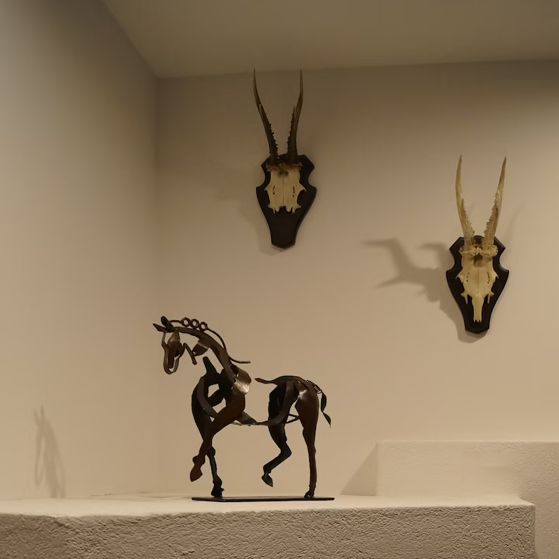 Artisan Crafted Horse Sculpture – Unique Decorative Piece