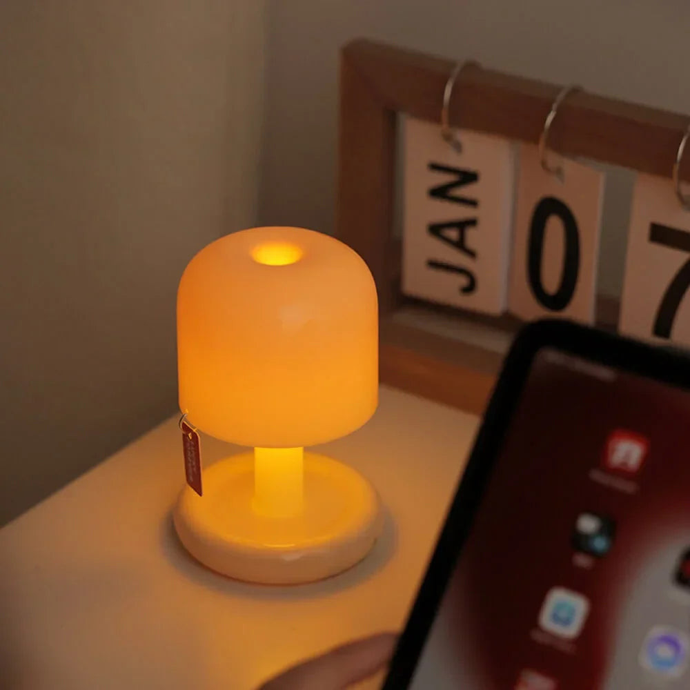 Compact Horizon Glow Lamp for Serene Spaces