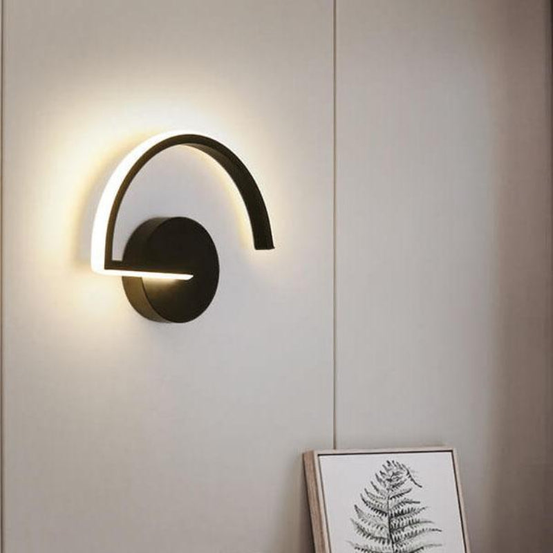 Sleek Curved Indoor LED Wall Light in Modern Silver Finish
