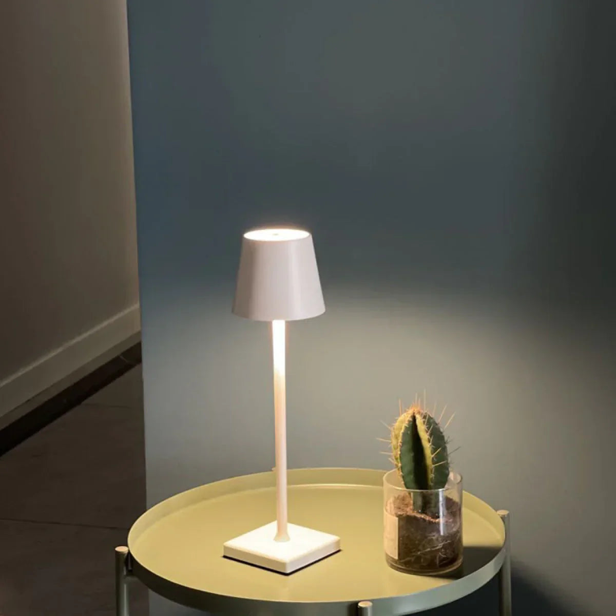 AuraGlow | Wireless LED Table Lamp for Any Setting
