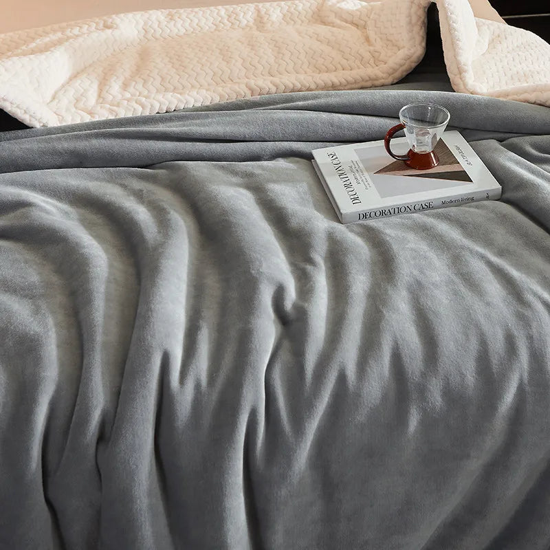 Cozy Fleece Throw Blanket for Warmth and Comfort