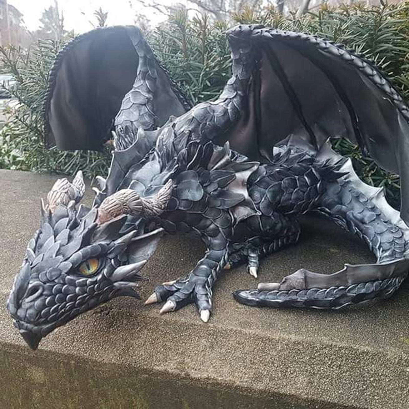 Majestic Dragon Guardian Sculpture: Enchanting Outdoor Accent