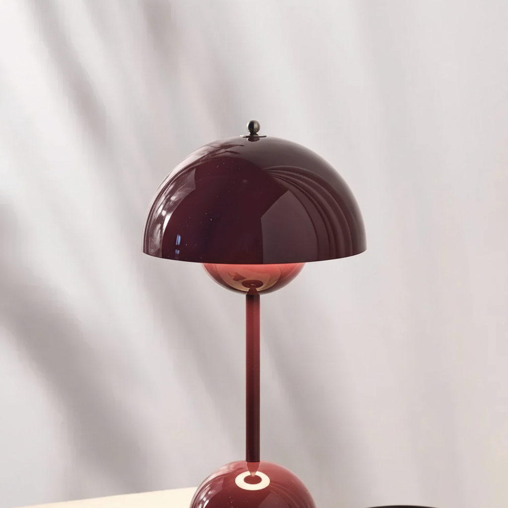 Metal Minimalist Desk Lamp - Elegant Lighting Fixture